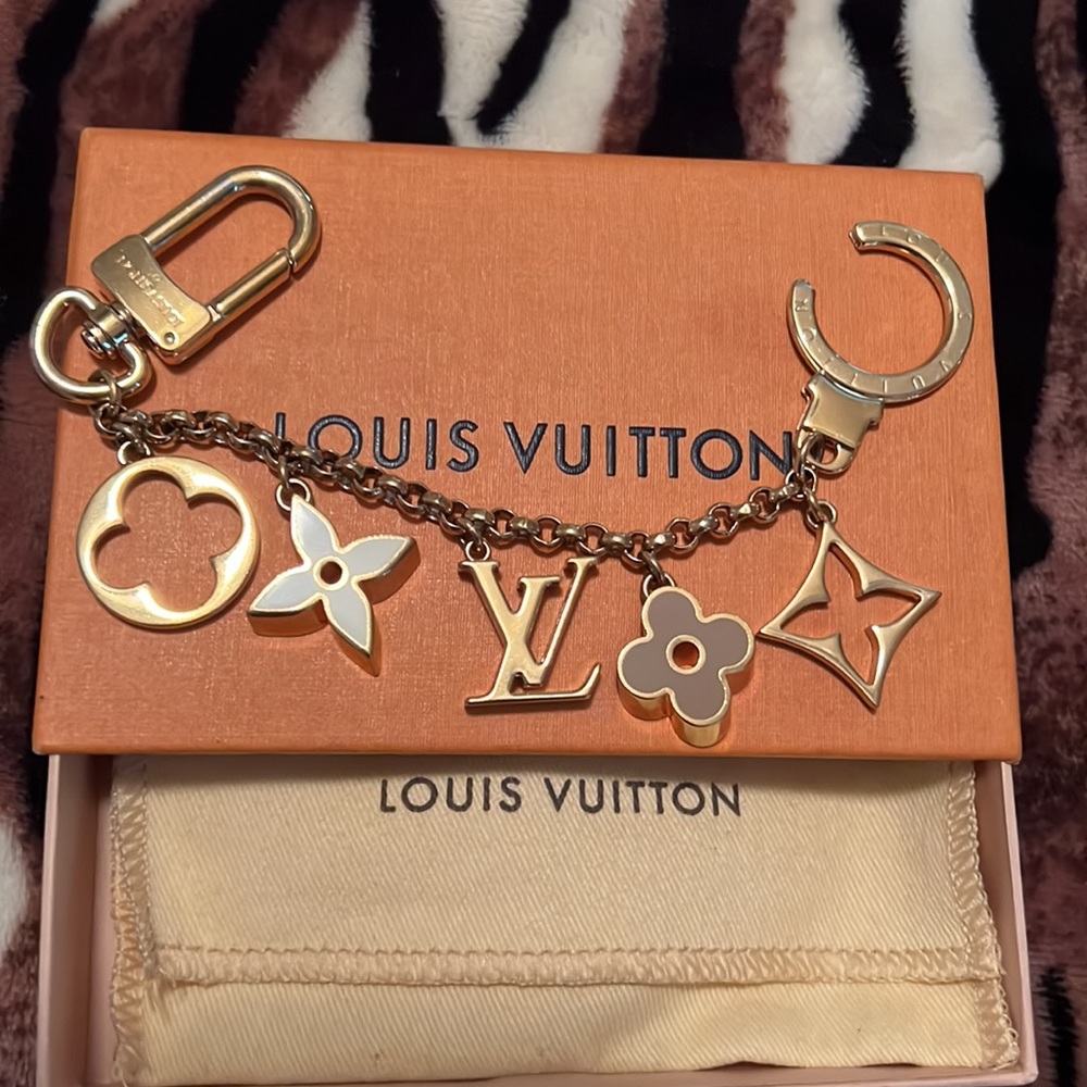 😎Authentic Louis Vuitton chain bag charm